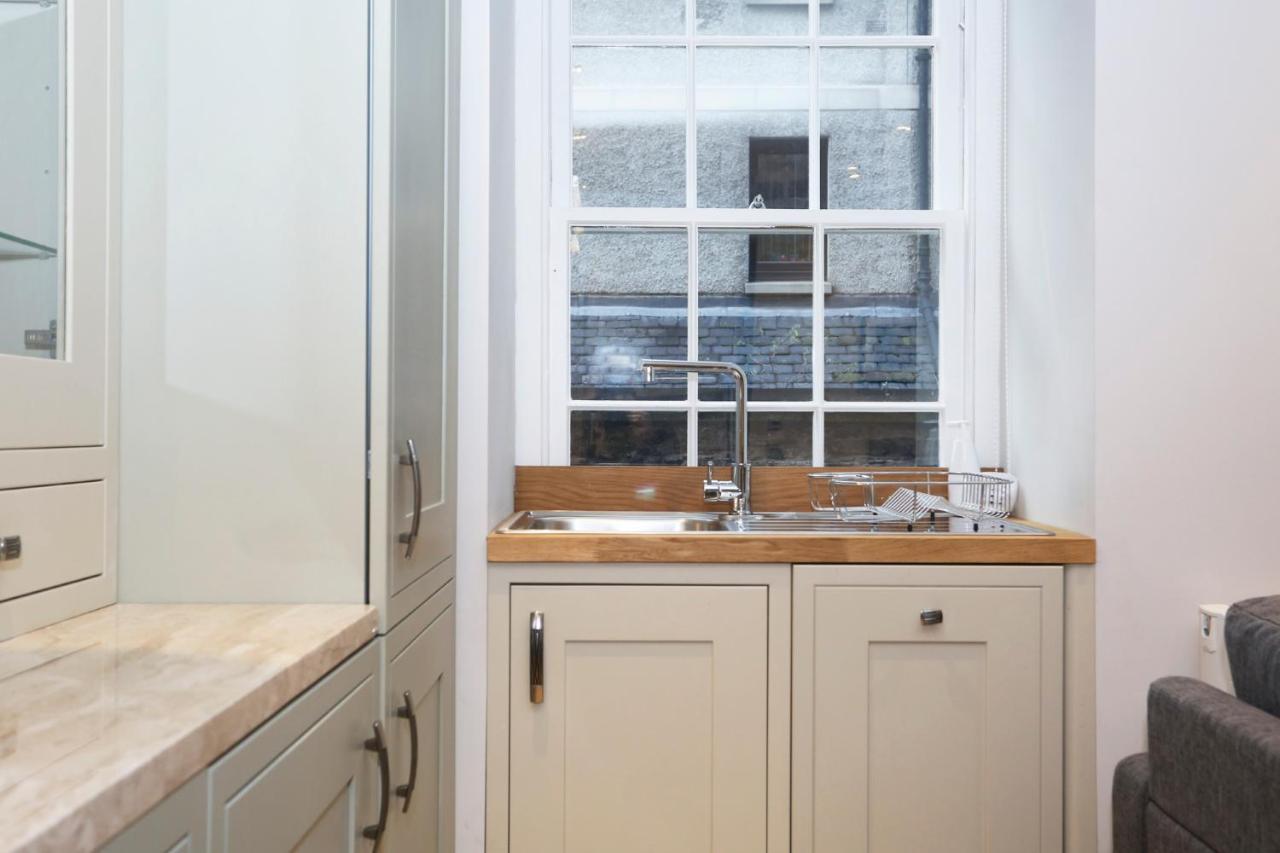 Appartement Joivy Modern And Airy Flat On The Historic Royal Mile à Édimbourg Extérieur photo